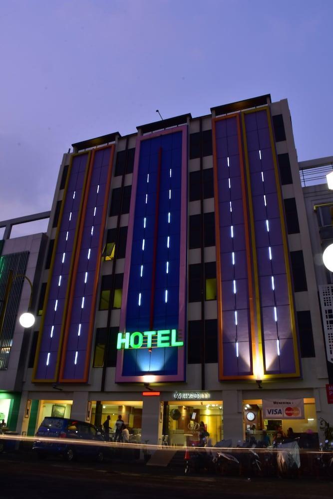 בנדונג Hyper Inn מראה חיצוני תמונה